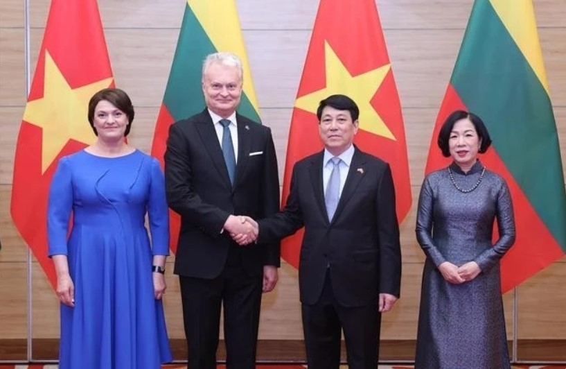 State leader hosts grand banquet for Lithuanian President